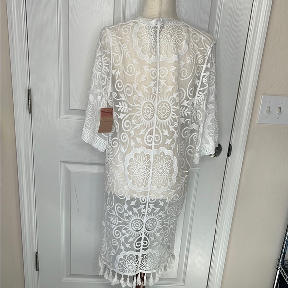 White Lace Kimono - Picture 5 of 9